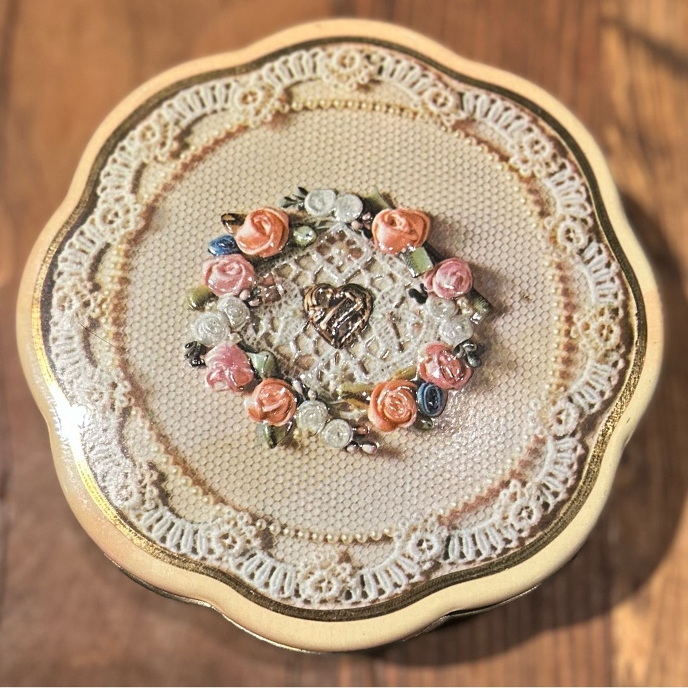 Vintage Avon Valentine’s Day Tin 1981